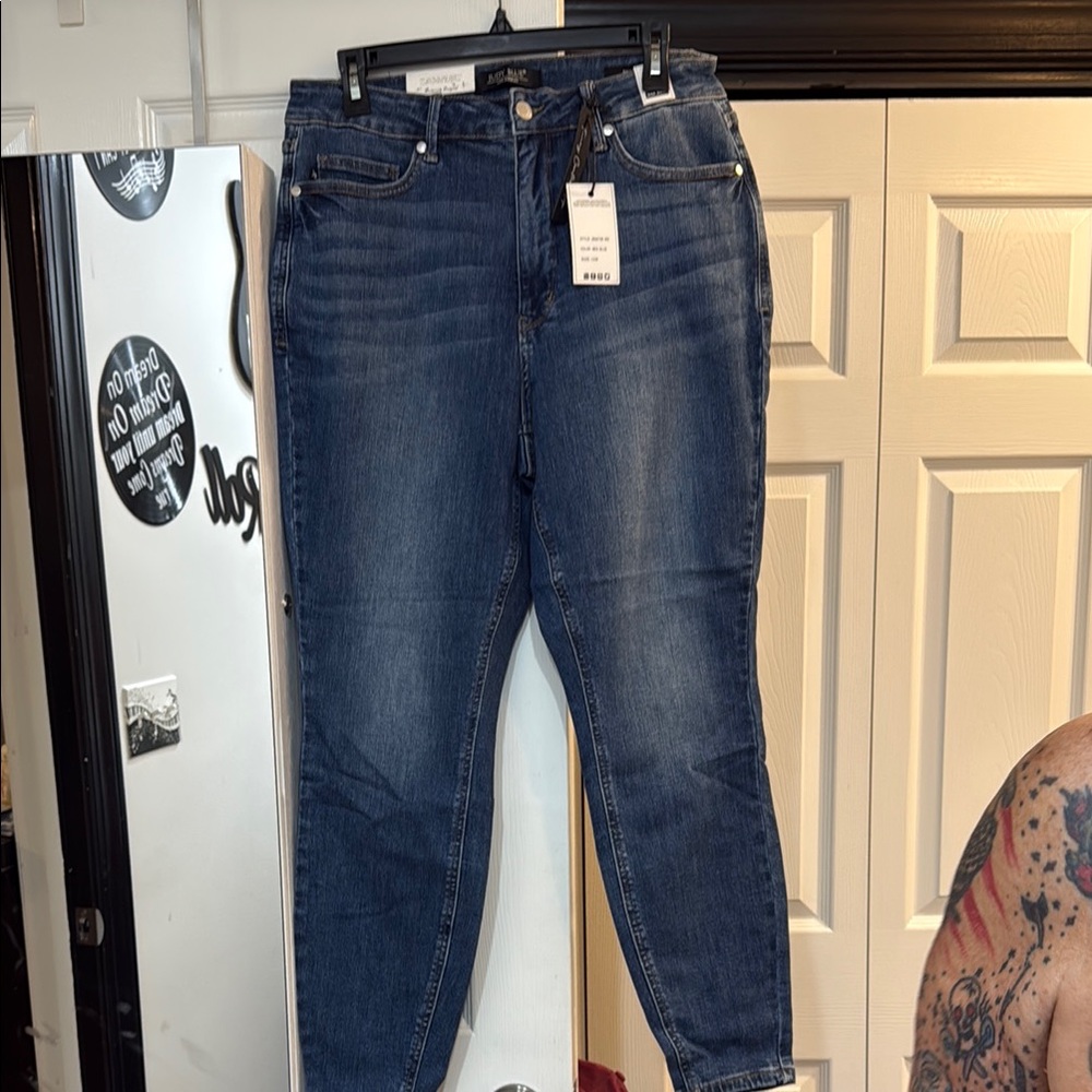 Judy Blue Ankle Cropped Jeans with Stretch